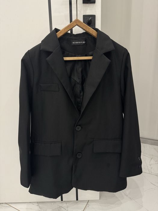 Класичний чорний костюм