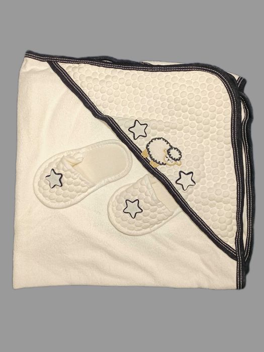 Подарунковий комплект для фотосесій і купання малюка. Рушник+шльопанці