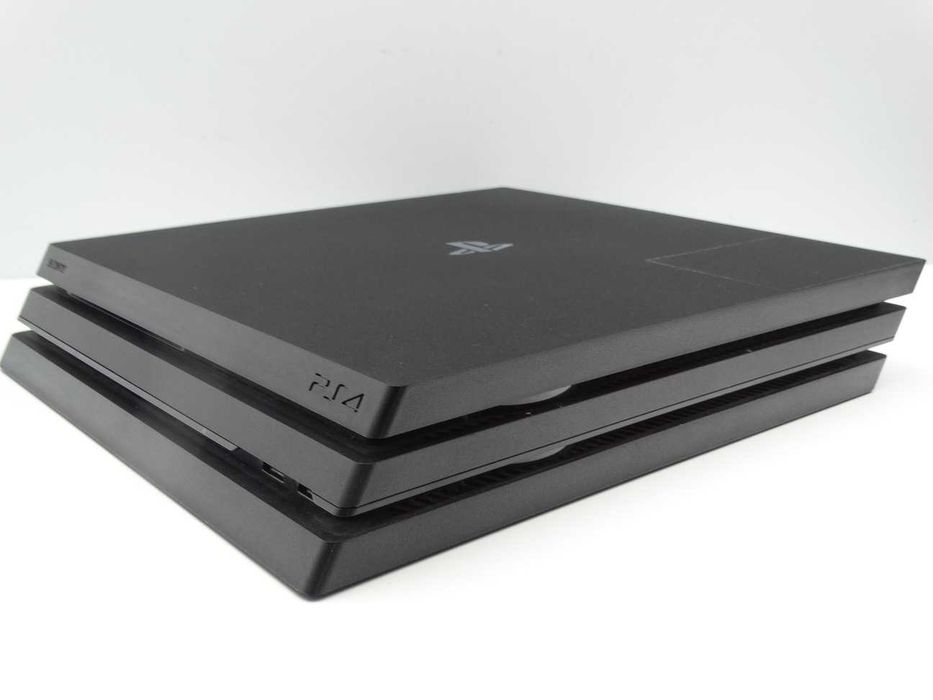 Konsola PlayStation 4 PRO PS4 PRO 1TB czarna Pad CUH-7216B