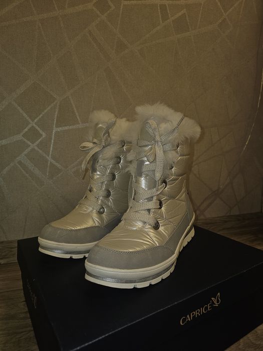 Зимові дуті чоботи Caprice жіночі білі
