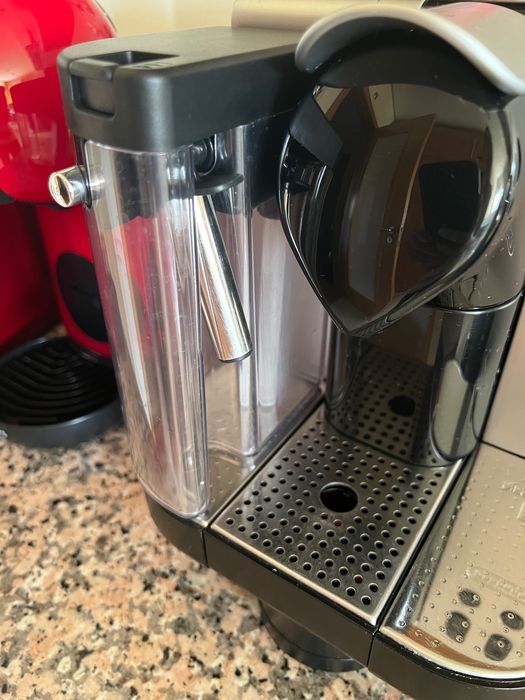 Máquina de café Nespresso Delonghi Latissima