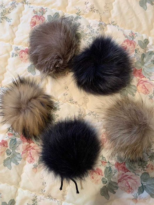 Помпоны натуральные для шапок.