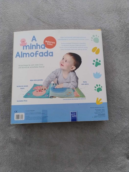 Livro em forma de almofada