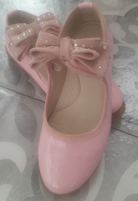 Balerinki baleriny pantofelki lakierki pudrowy róż kokardki 29