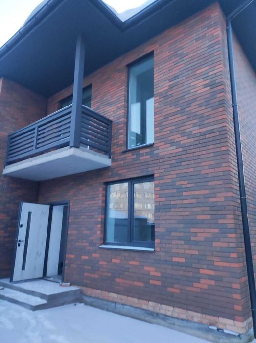 Продам 2-х поверховий таунхаус на Старому Місті 3997