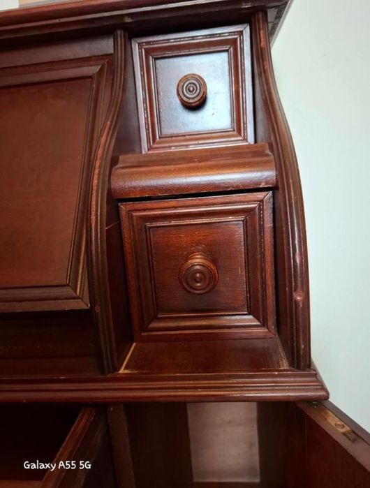 Sekretarzyk z drewna