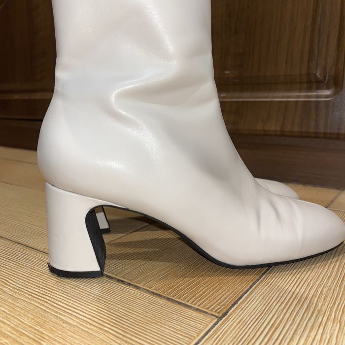 Білі чобітки Pull & Bear