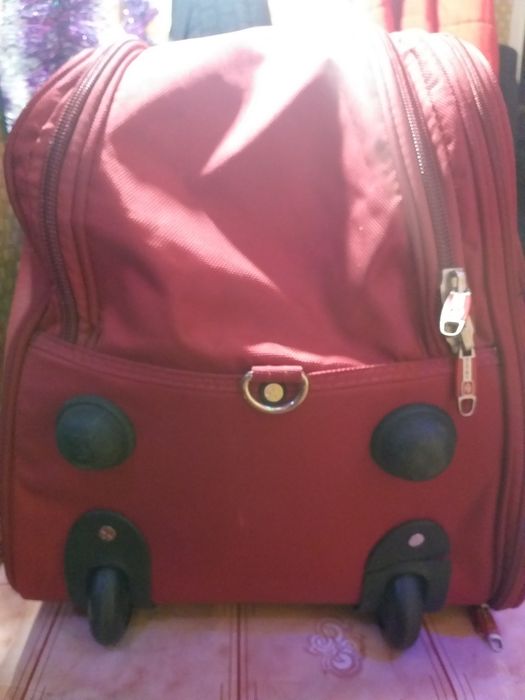 Дорожный тканивой чемодан