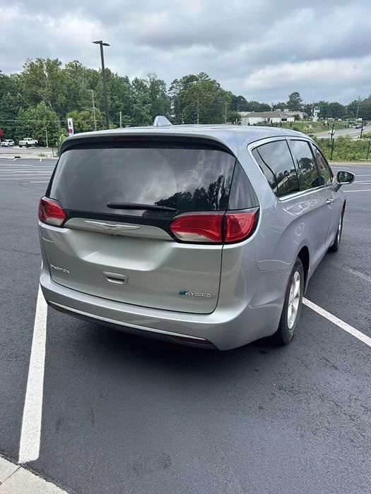Chrysler Pacifica hyb      2018