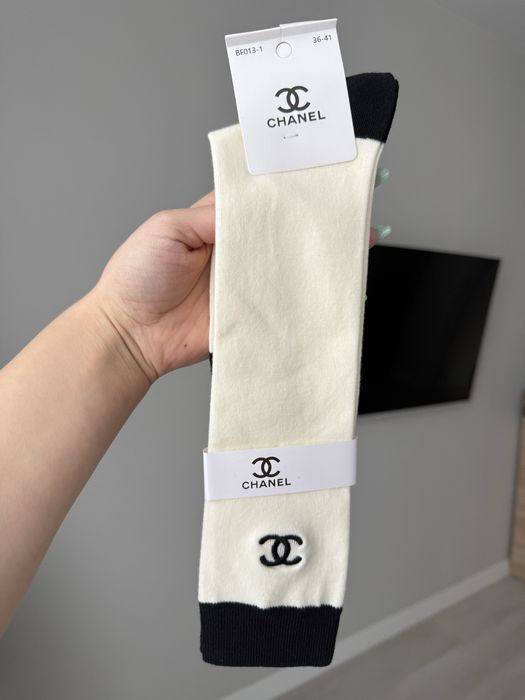 Молочные высокие носки гольфи в стиле шанель Chanel