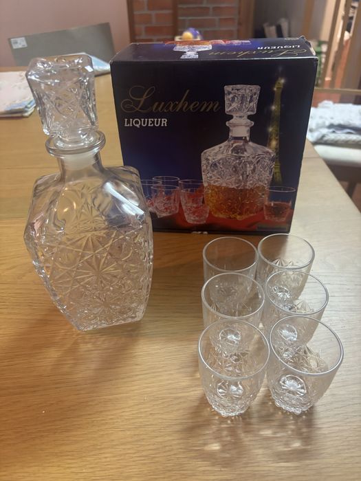 Conjunto prato aperitivos e garrafa + copos licor