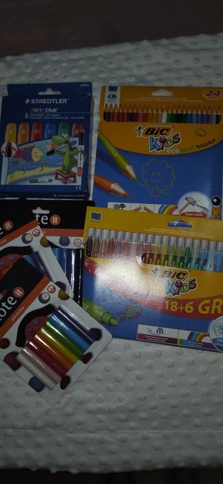 Material escolar com oferta de mochila