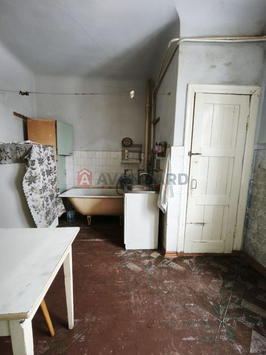 Продам 2 кімнатну квартиру у Центрі. Під ремонт