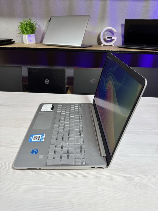 Ноутбук HP Laptop 15/i3-1115G4/8 Gb/SSD 256 Gb/Intel UHD Graphics 2 Gb