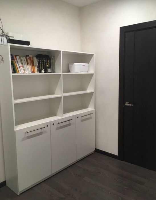 профессиональный маникюрный стол и шкаф