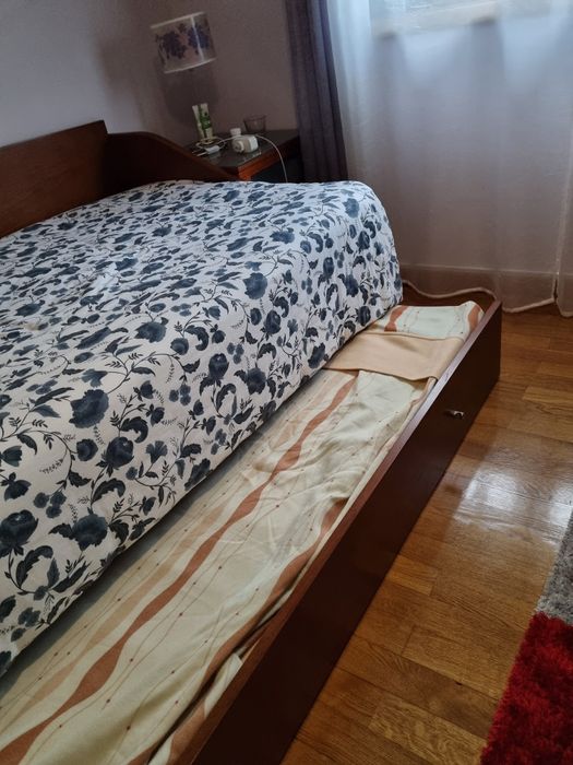 Cama de solteiro com gaveta