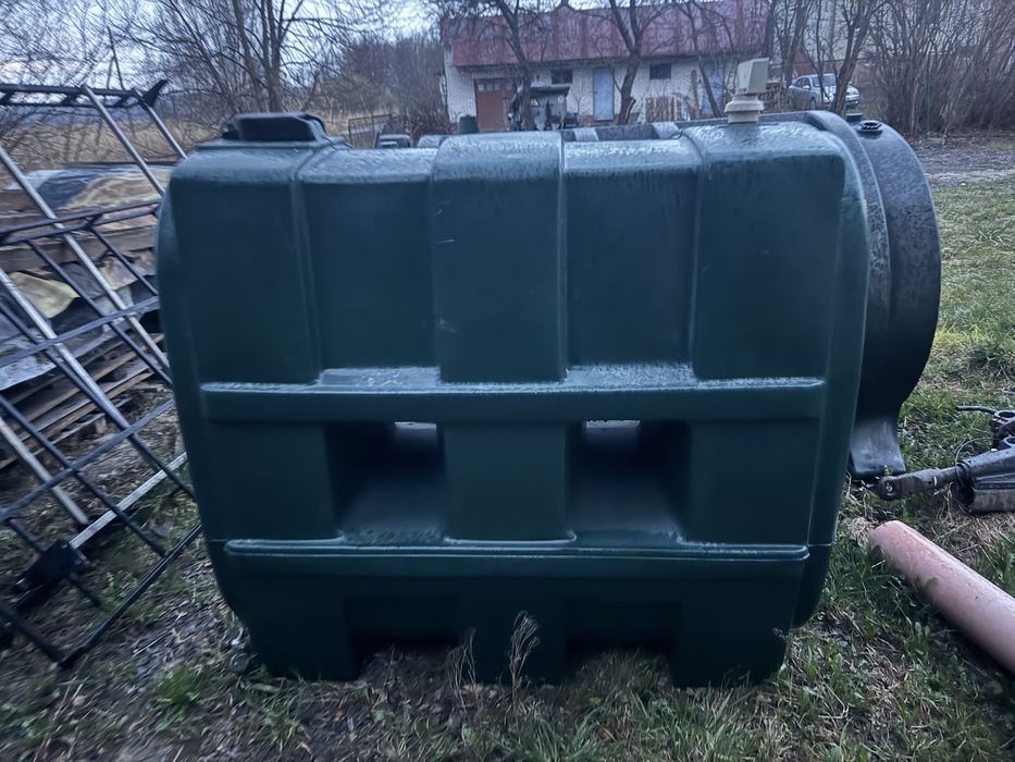 Zbiorniki 1200-2500  litrow platikowe