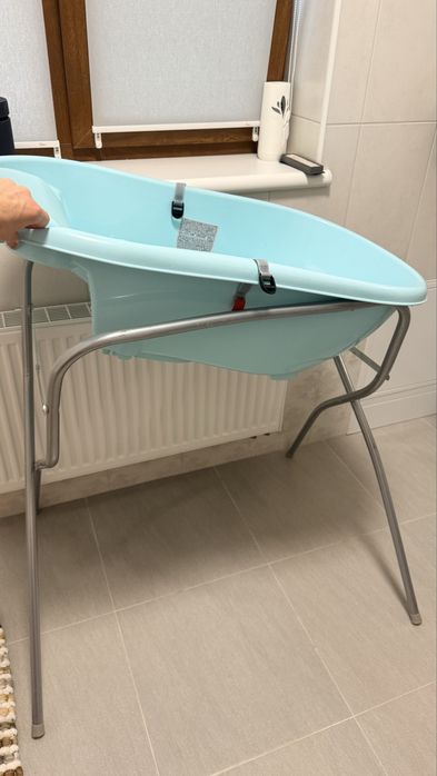 Продам ванночку з термометром. З народження.