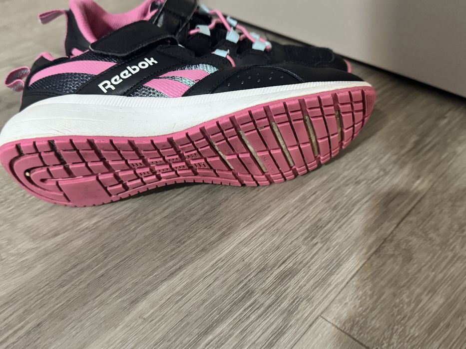 Кросівки шкіряні reebok, 32 розмір