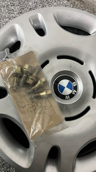 Jantes originais BMW 15" 7J 5x120 em estado imaculado + porcas