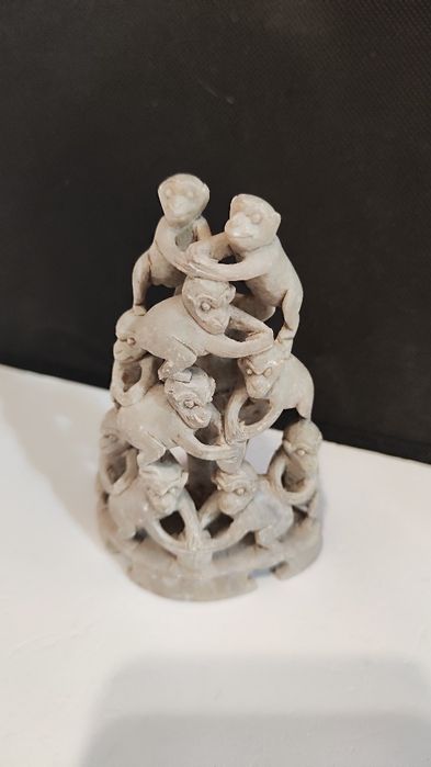 Escultura de Macacos em Pedra de Sabão