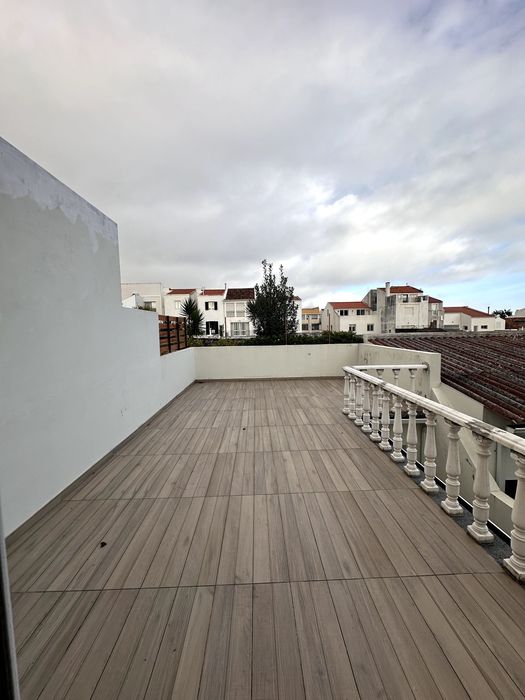 Aluga-se quarto em moradia T4 totalmente renovada — Ponta Delgada