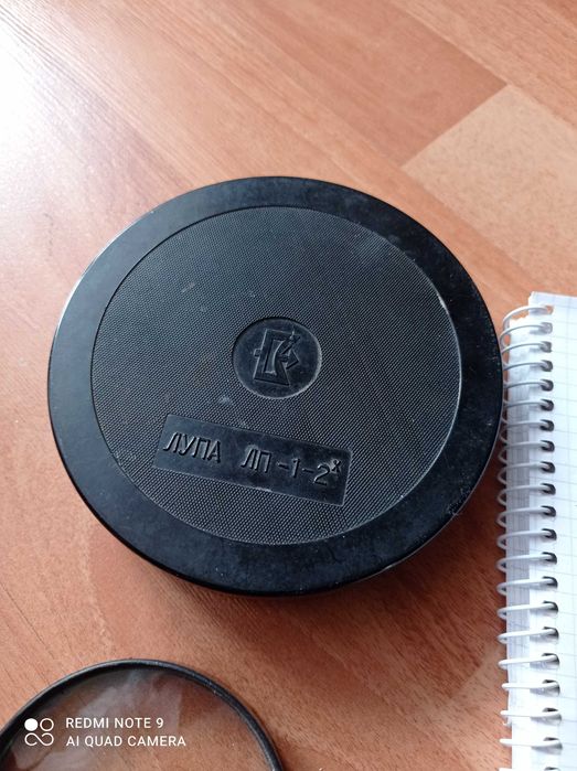 Увеличительное стекло оптика лупа.