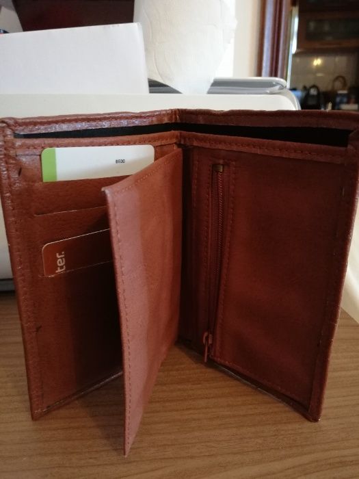 lote de Carteiras em pele usadas