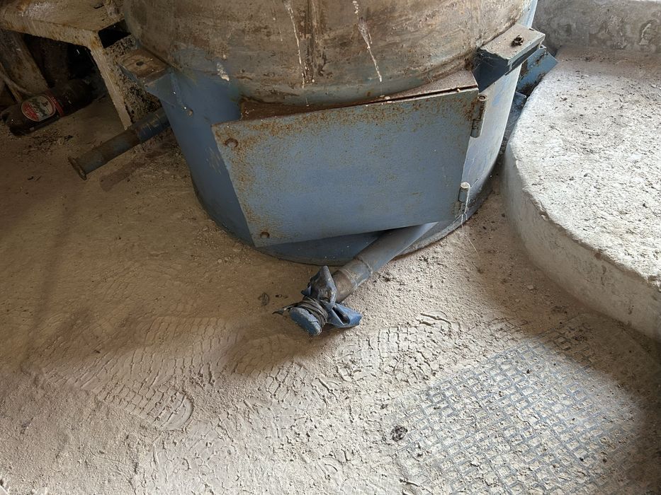 Продам циклон 0,7 куб. З нержавіючоі сталі.