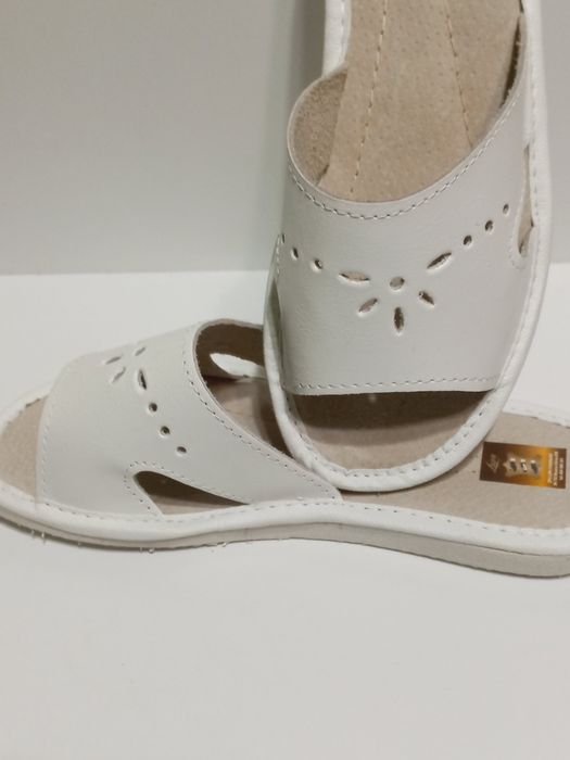 Skórzane pantofle damskie, rozmiar 38