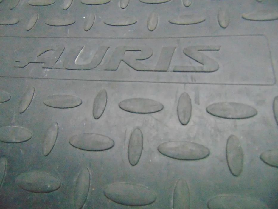 Toyota Auris chapeleira/tapete mala usado em bom estado