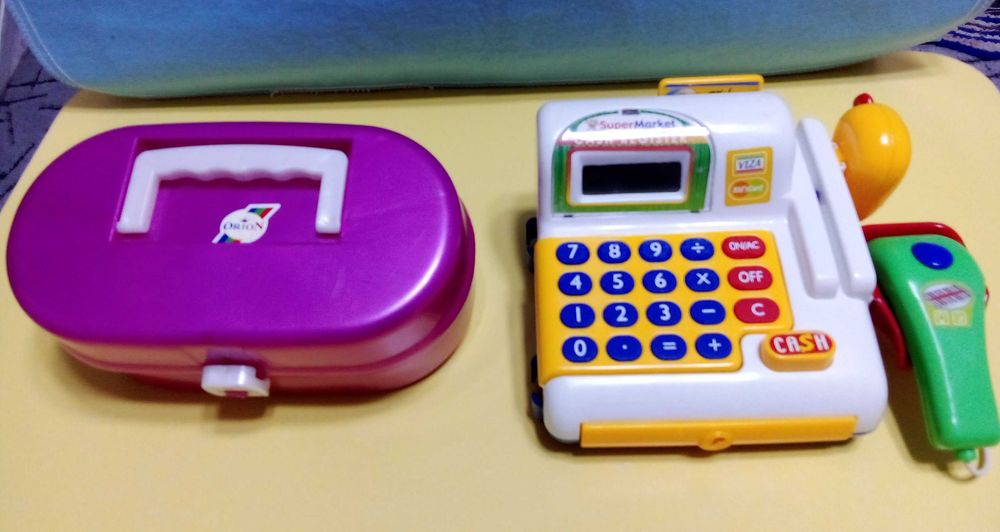 Дитяча сумка перукаря, парикмахерская; касовий апарат, каса.