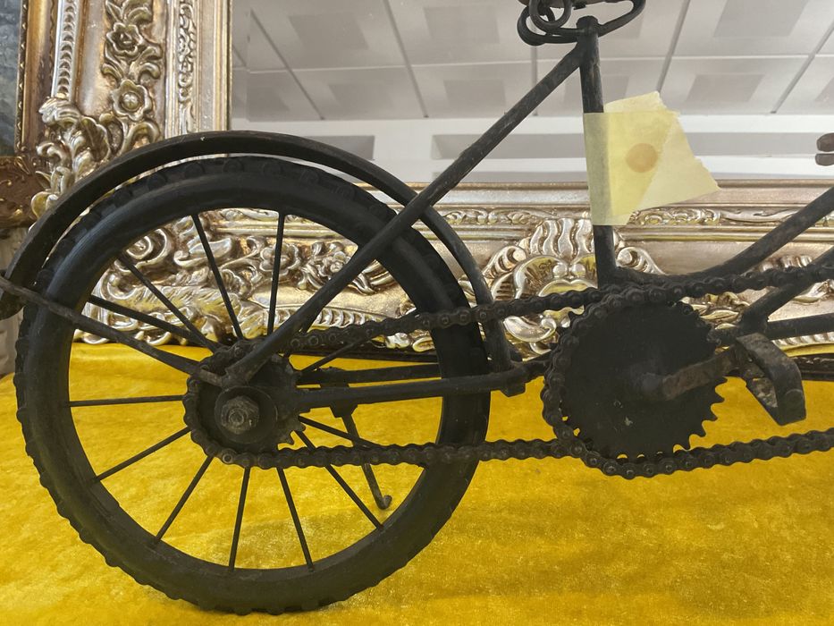 Bicicleta metal dois assentos brinquedo e decoração