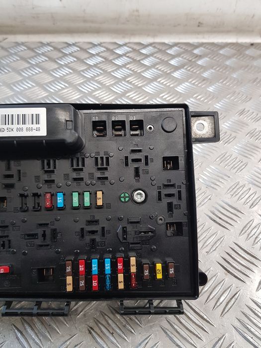 Skrzynka Bezpieczników 13206748 Opel Astra H 1.9D 07R-