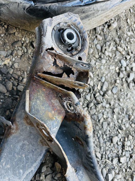 Підрамник задній Mercedes W204 w212 задня балка
