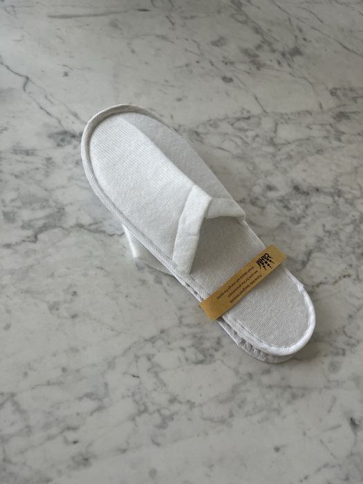 Nowe białe ekologiczne kapcie unisex rozmiar uniwersalny