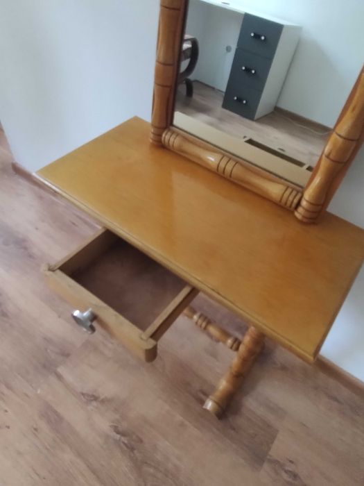 stolik , lustro , konsola pod telefon lub toaletka vintage