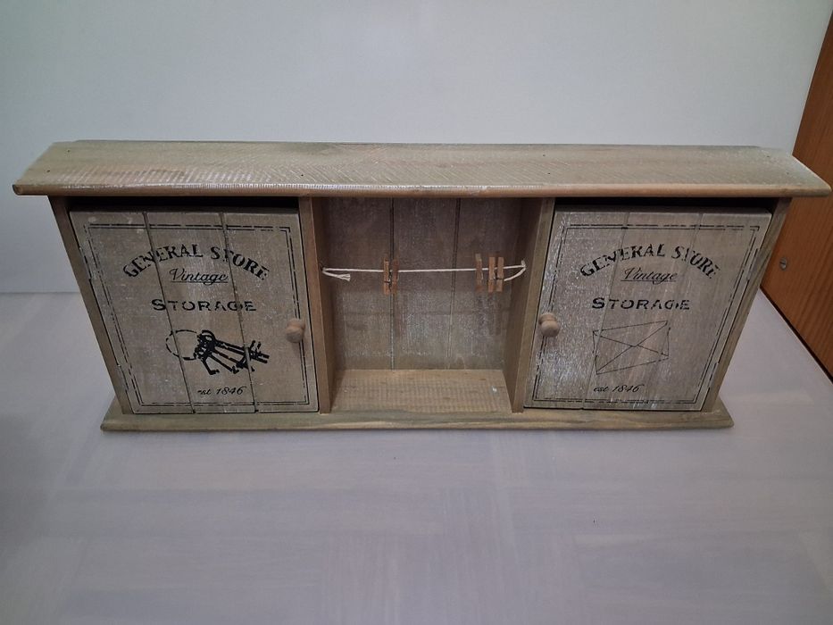 Caixa Antiga Guardar Chaves em Madeira