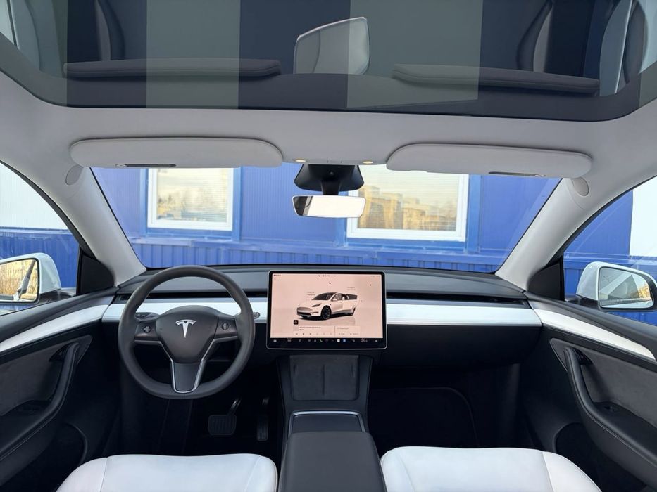 Tesla Model Y 2024 року