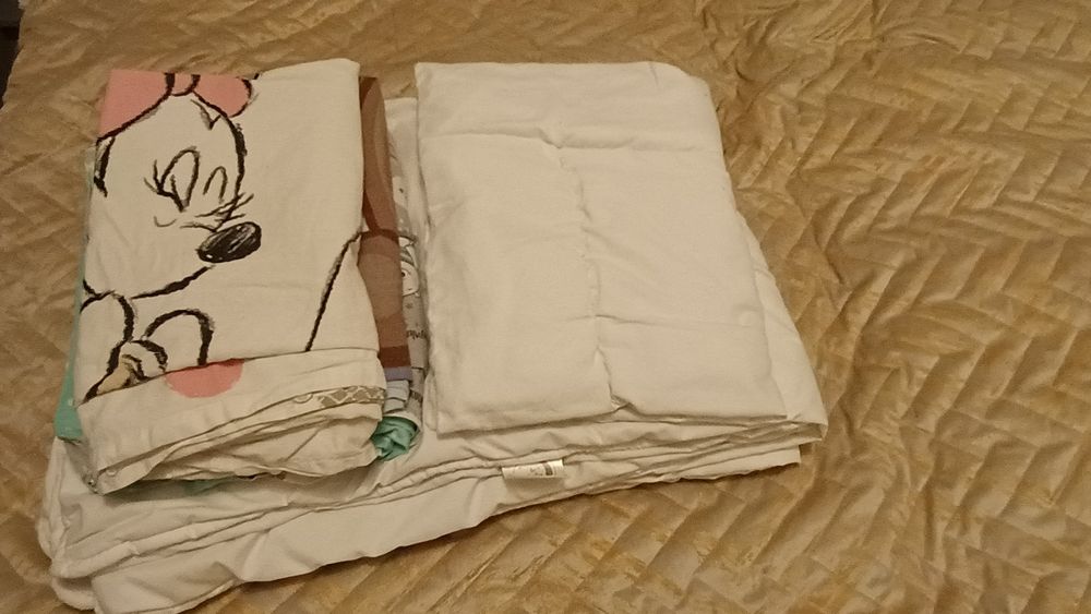 Kołdra 100x135 poduszka 40x60 dla dziecka z 3 kompletami poszewek