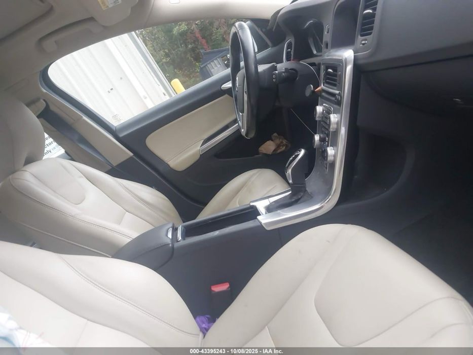 Volvo V60 2017 в дорозі