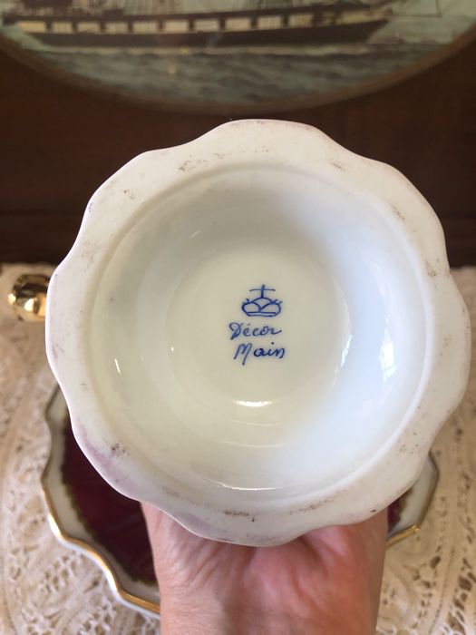 Chávena de porcelana francesa antiga