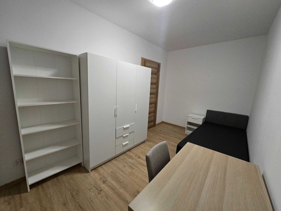 Pokój wolny od zaraz! Po remoncie | Przy Sky Tower, UE