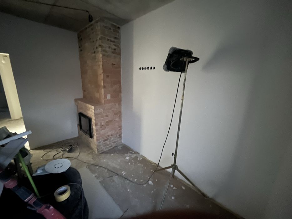 Шпаклювання стін,стель,сходів.Армування сіткою.Фарбування.