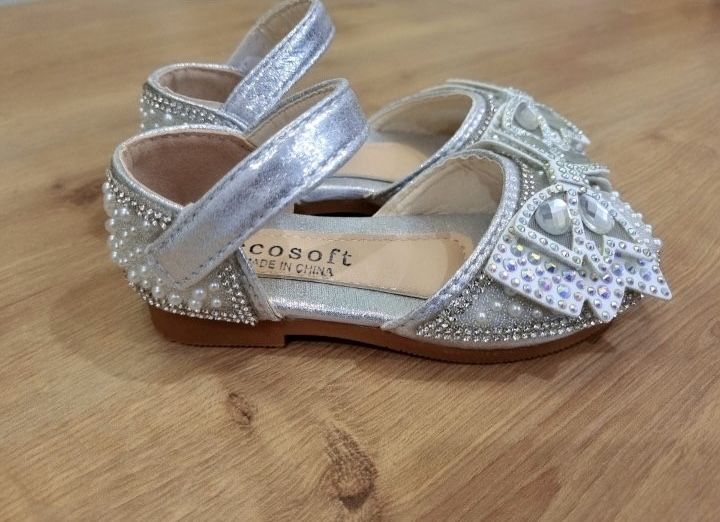 Нарядні туфлі для чарівної принцеси!