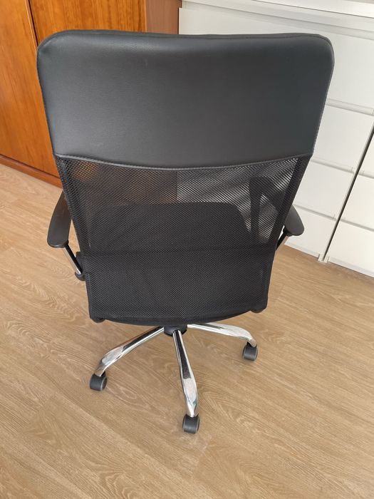 Cadeira de escritório preto