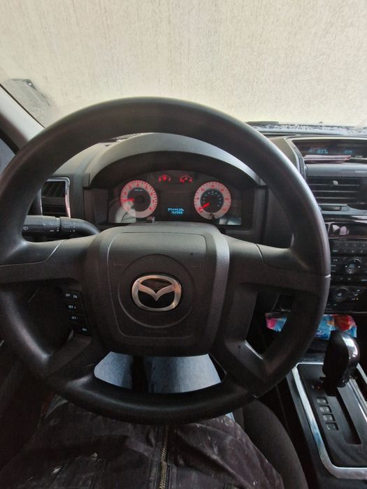 Автомобіль Mazda Tribute