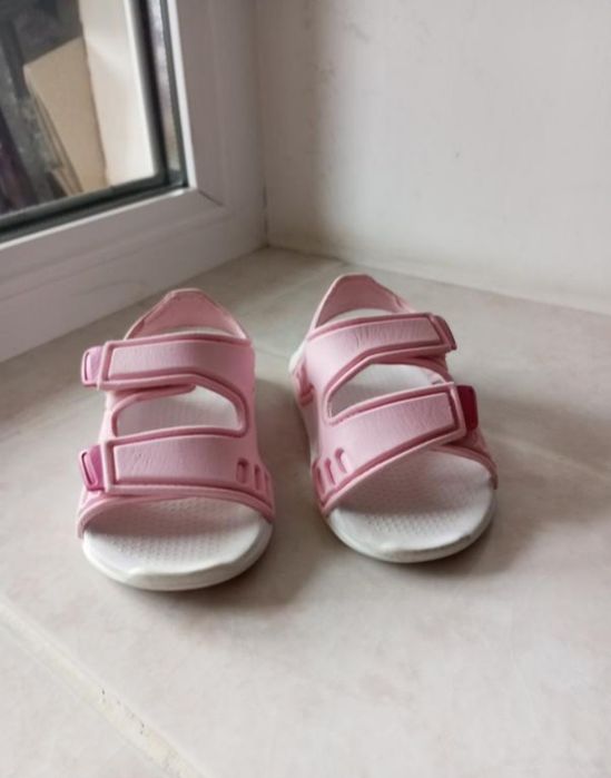 Сандалі босоніжки  Adidas  Altaswim Made in Indonesia  UK  6   EUR  23