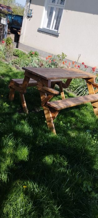 Лавочка зі столиком