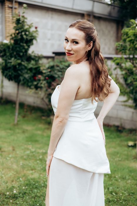 Сукня жіночя біла